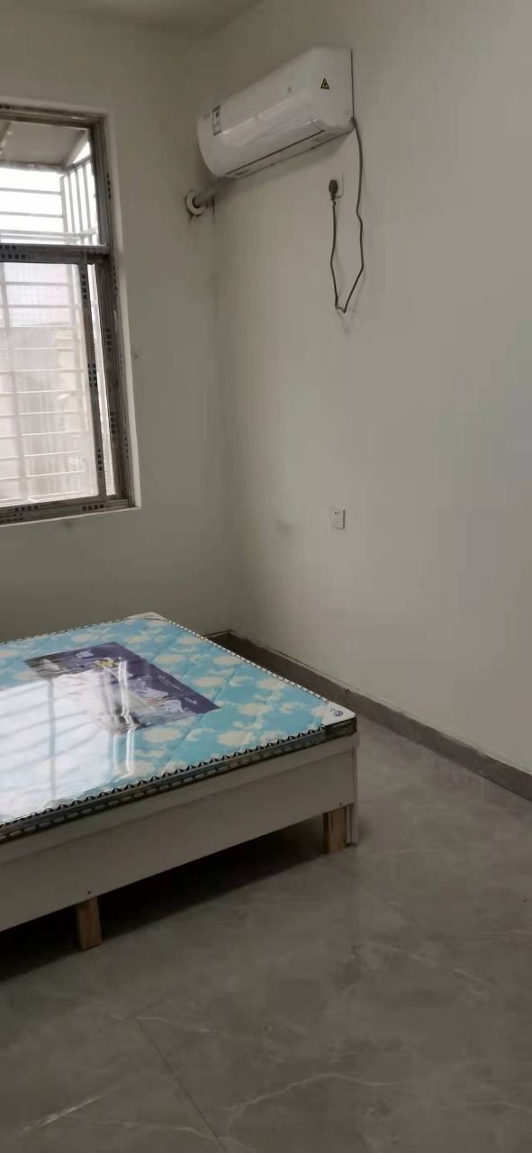 明英中学附近出租1室1厨1卫450元/月, 单间300元/月,精装房朝阳,拎包入住,欢迎打电话